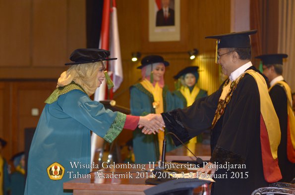 Wisuda Unpad Gel II TA 2014_2015 Fakultas Kedokteran oleh Rektor 044
