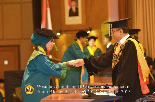 Wisuda Unpad Gel II TA 2014_2015 Fakultas Kedokteran oleh Rektor 046