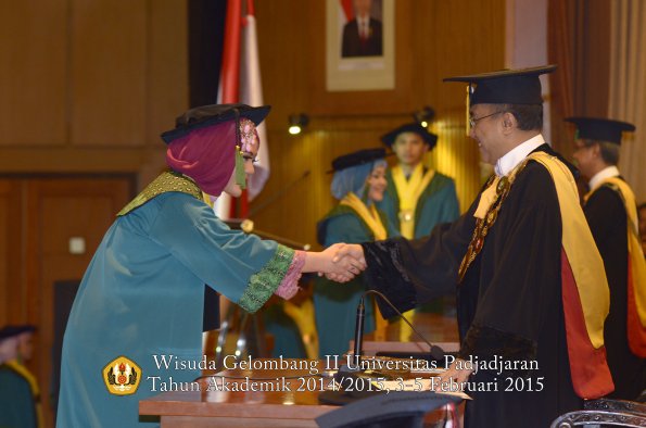 Wisuda Unpad Gel II TA 2014_2015 Fakultas Kedokteran oleh Rektor 052