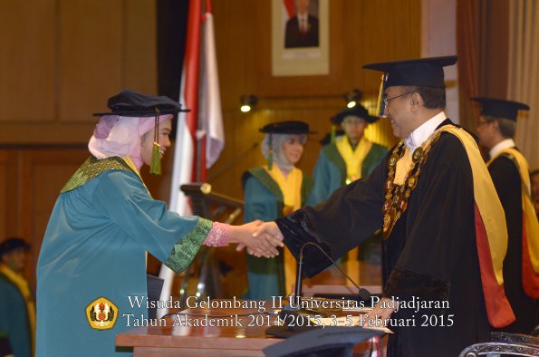 Wisuda Unpad Gel II TA 2014_2015 Fakultas Kedokteran oleh Rektor 061