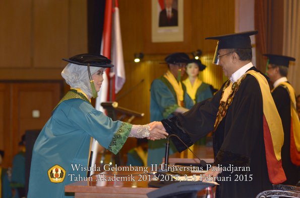 Wisuda Unpad Gel II TA 2014_2015 Fakultas Kedokteran oleh Rektor 062