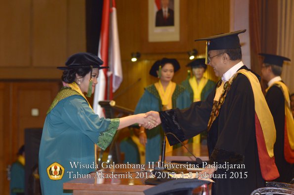 Wisuda Unpad Gel II TA 2014_2015 Fakultas Kedokteran oleh Rektor 065