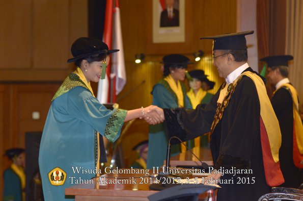 Wisuda Unpad Gel II TA 2014_2015 Fakultas Kedokteran oleh Rektor 066