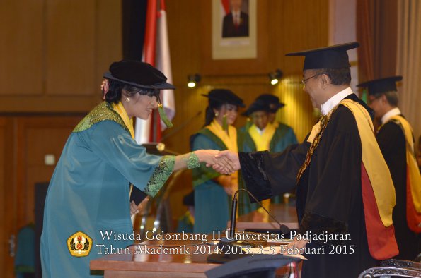 Wisuda Unpad Gel II TA 2014_2015 Fakultas Kedokteran oleh Rektor 067