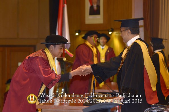 Wisuda Unpad Gel II TA 2014_2015 Fakultas Mipa oleh Rektor 018