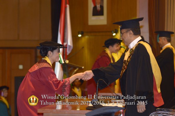 Wisuda Unpad Gel II TA 2014_2015 Fakultas Pertanian oleh Rektor 005