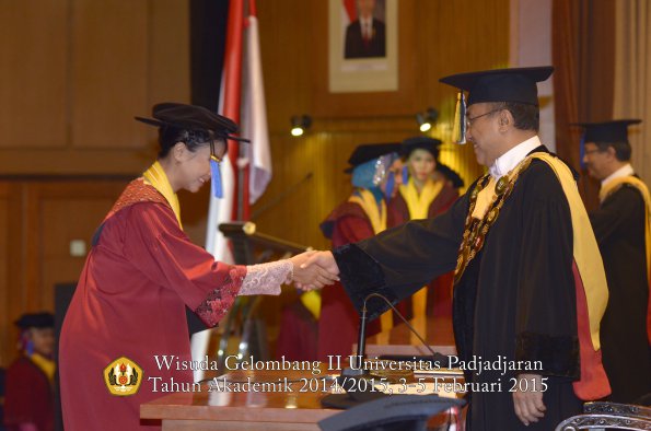 Wisuda Unpad Gel II TA 2014_2015 Fakultas ISIP oleh Rektor 014