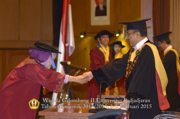 Wisuda Unpad Gel II TA 2014_2015 Fakultas ISIP oleh Rektor 034