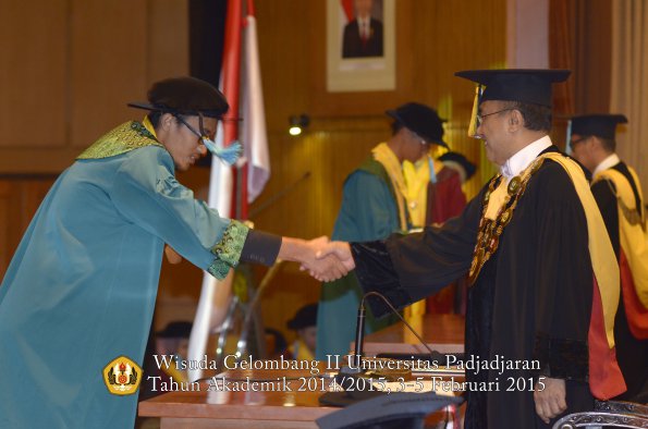Wisuda Unpad Gel II TA 2014_2015  Fakultas Ilmu Budaya oleh Rektor 008