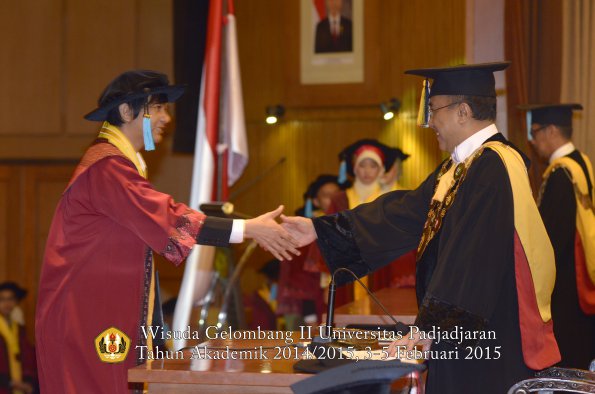 Wisuda Unpad Gel II TA 2014_2015  Fakultas Ilmu Budaya oleh Rektor 033
