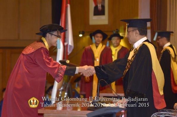 Wisuda Unpad Gel II TA 2014_2015  Fakultas Ilmu Budaya oleh Rektor 042