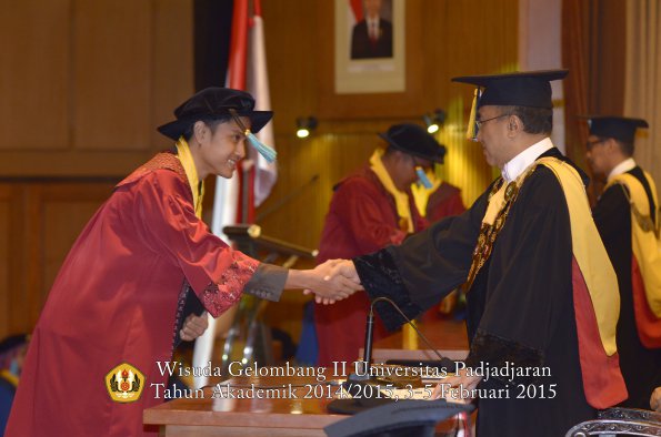 Wisuda Unpad Gel II TA 2014_2015  Fakultas Ilmu Budaya oleh Rektor 043