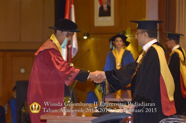 Wisuda Unpad Gel II TA 2014_2015  Fakultas Ilmu Budaya oleh Rektor 046