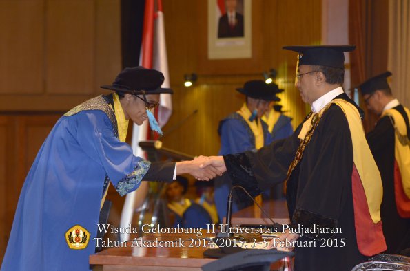 Wisuda Unpad Gel II TA 2014_2015  Fakultas Ilmu Budaya oleh Rektor 048