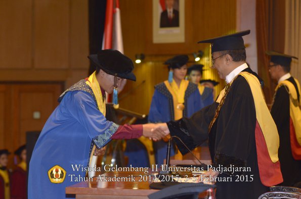 Wisuda Unpad Gel II TA 2014_2015  Fakultas Ilmu Budaya oleh Rektor 049