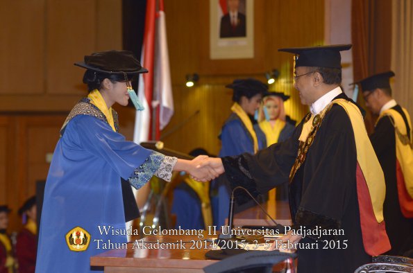 Wisuda Unpad Gel II TA 2014_2015  Fakultas Ilmu Budaya oleh Rektor 050