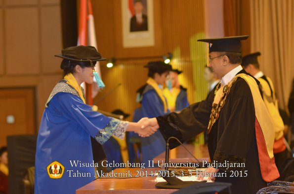 Wisuda Unpad Gel II TA 2014_2015  Fakultas Ilmu Budaya oleh Rektor 051