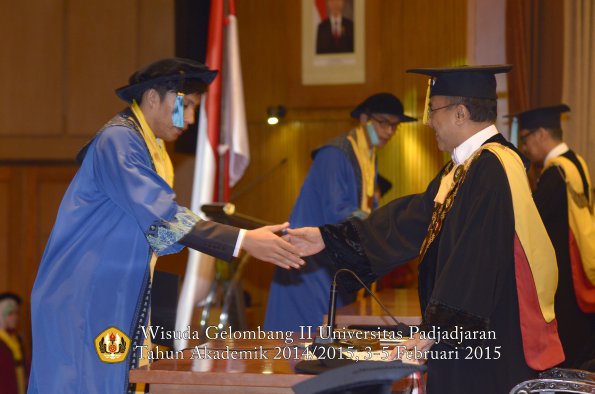 Wisuda Unpad Gel II TA 2014_2015  Fakultas Ilmu Budaya oleh Rektor 054