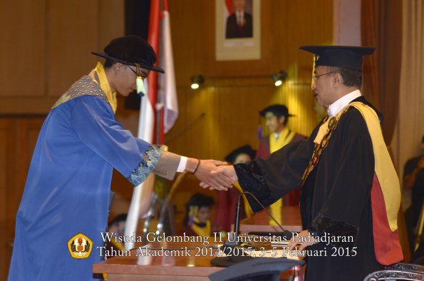 Wisuda Unpad Gel II TA 2014_2015  Fakultas Ilmu Budaya oleh Rektor 055