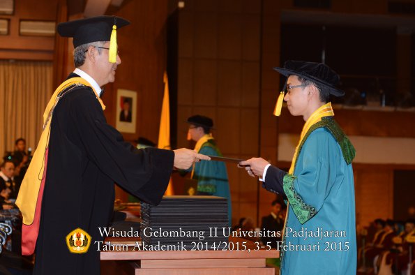Wisuda Unpad Gel II TA 2014_2015 Fakultas Ekonomi dan Bisnis oleh Dekan 008