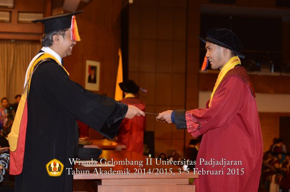 Wisuda Unpad Gel II TA 2014_2015  Fakultas Teknik Geologi oleh Dekan 012