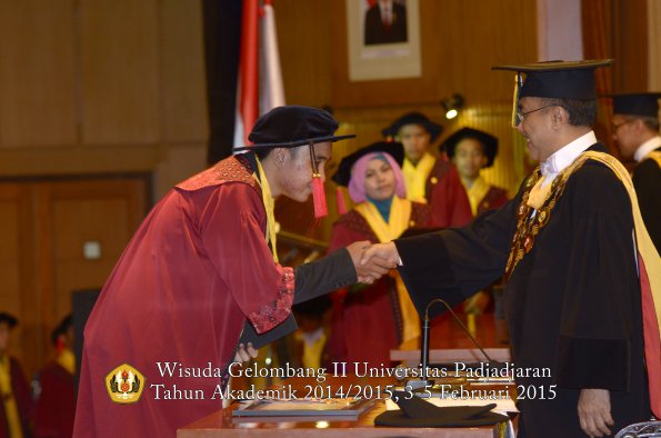 Wisuda Unpad Gel II TA 2014_2015 Fakultas Hukum oleh Rektor 002