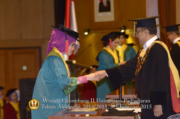 Wisuda Unpad Gel II TA 2014_2015 Fakultas Hukum oleh Rektor 006