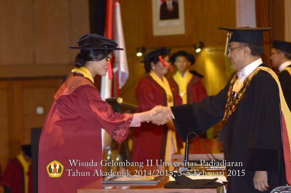 Wisuda Unpad Gel II TA 2014_2015 Fakultas Hukum oleh Rektor 016
