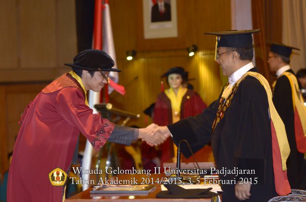 Wisuda Unpad Gel II TA 2014_2015 Fakultas Hukum oleh Rektor 029