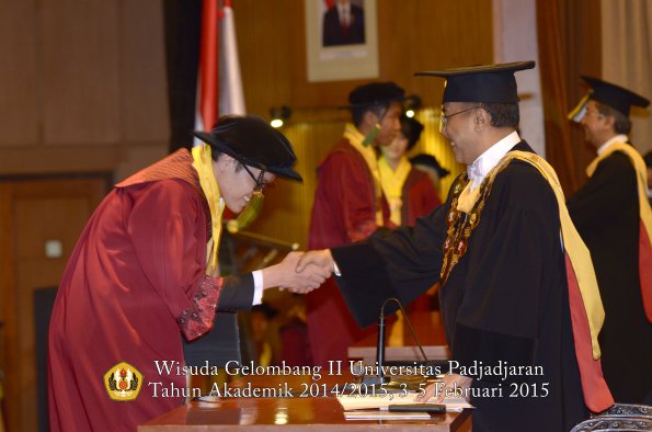 Wisuda Unpad Gel II TA 2014_2015 Fakultas Kedokteran oleh Rektor 005