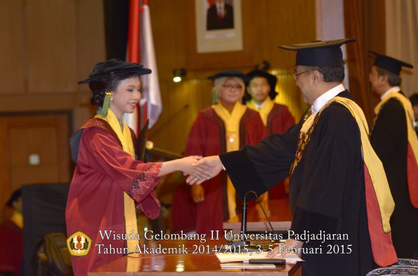Wisuda Unpad Gel II TA 2014_2015 Fakultas Kedokteran oleh Rektor 022