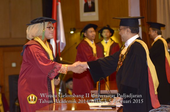 Wisuda Unpad Gel II TA 2014_2015 Fakultas Kedokteran oleh Rektor 023