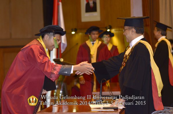 Wisuda Unpad Gel II TA 2014_2015 Fakultas Kedokteran oleh Rektor 024