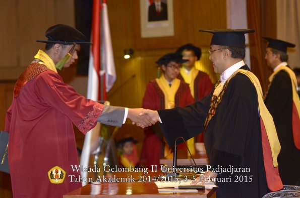 Wisuda Unpad Gel II TA 2014_2015 Fakultas Kedokteran oleh Rektor 025