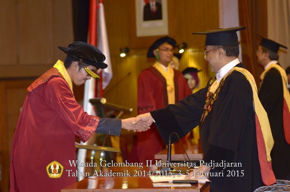 Wisuda Unpad Gel II TA 2014_2015 Fakultas Kedokteran oleh Rektor 026