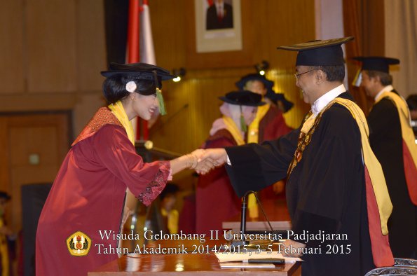 Wisuda Unpad Gel II TA 2014_2015 Fakultas Kedokteran oleh Rektor 034