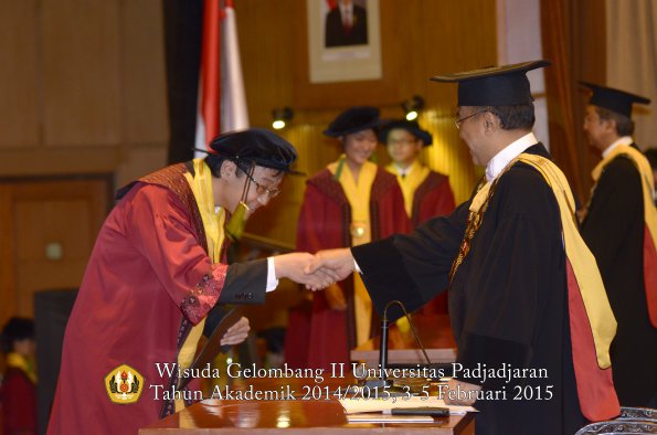 Wisuda Unpad Gel II TA 2014_2015 Fakultas Kedokteran oleh Rektor 036
