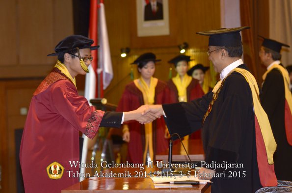 Wisuda Unpad Gel II TA 2014_2015 Fakultas Kedokteran oleh Rektor 038