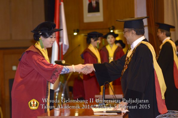 Wisuda Unpad Gel II TA 2014_2015 Fakultas Kedokteran oleh Rektor 039