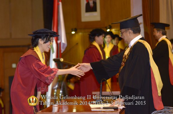Wisuda Unpad Gel II TA 2014_2015 Fakultas Kedokteran oleh Rektor 040