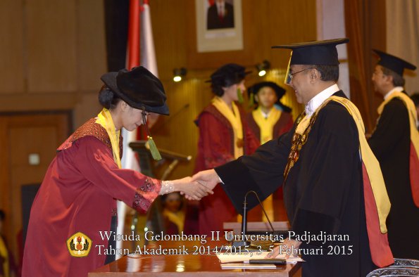 Wisuda Unpad Gel II TA 2014_2015 Fakultas Kedokteran oleh Rektor 045