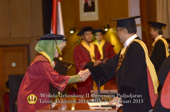 Wisuda Unpad Gel II TA 2014_2015 Fakultas Kedokteran oleh Rektor 052