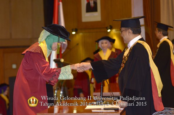 Wisuda Unpad Gel II TA 2014_2015 Fakultas Kedokteran oleh Rektor 071