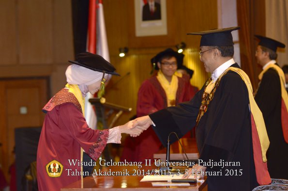 Wisuda Unpad Gel II TA 2014_2015 Fakultas Kedokteran oleh Rektor 072