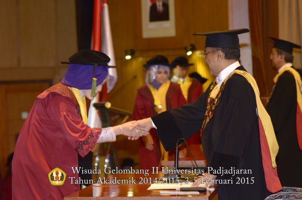 Wisuda Unpad Gel II TA 2014_2015 Fakultas Kedokteran oleh Rektor 080