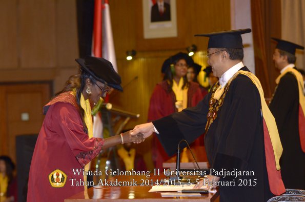 Wisuda Unpad Gel II TA 2014_2015 Fakultas Kedokteran oleh Rektor 086