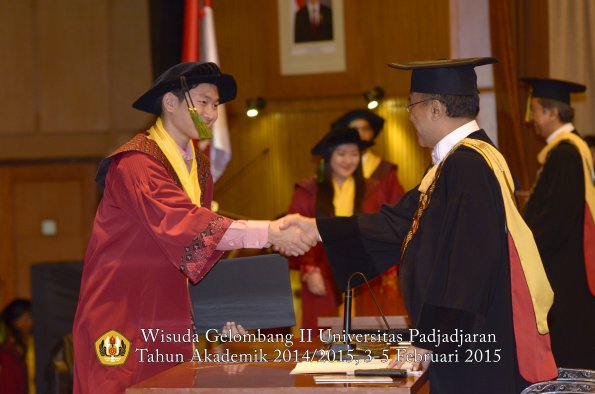 Wisuda Unpad Gel II TA 2014_2015 Fakultas Kedokteran oleh Rektor 107