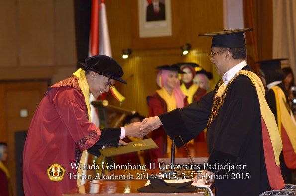 Wisuda Unpad Gel II TA 2014_2015 Fakultas Mipa oleh Rektor 024