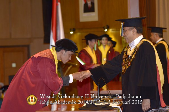 Wisuda Unpad Gel II TA 2014_2015 Fakultas Pertanian oleh Rektor 008