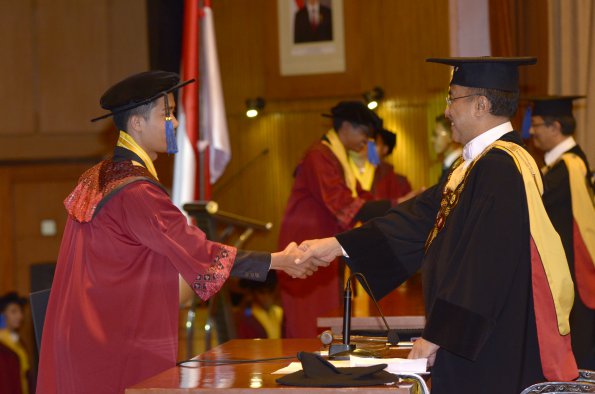 Wisuda Unpad Gel II TA 2014_2015 Fakultas ISIP oleh Rektor 012